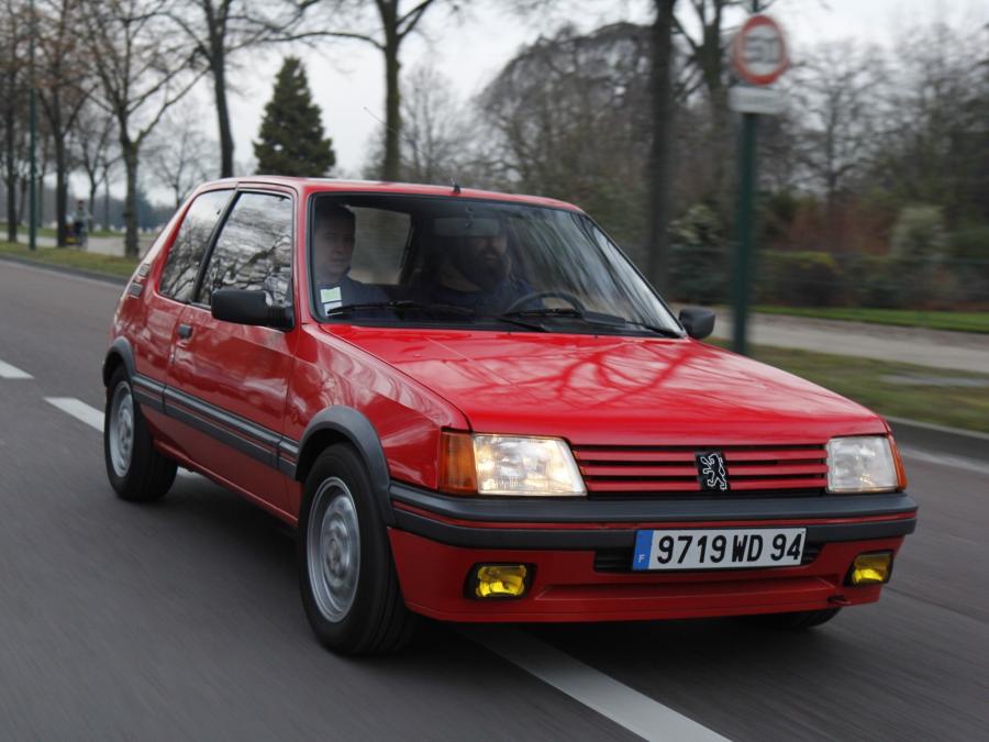  Peugeot 205 1.6 GTI 1983 года  (фото 8 из 32)